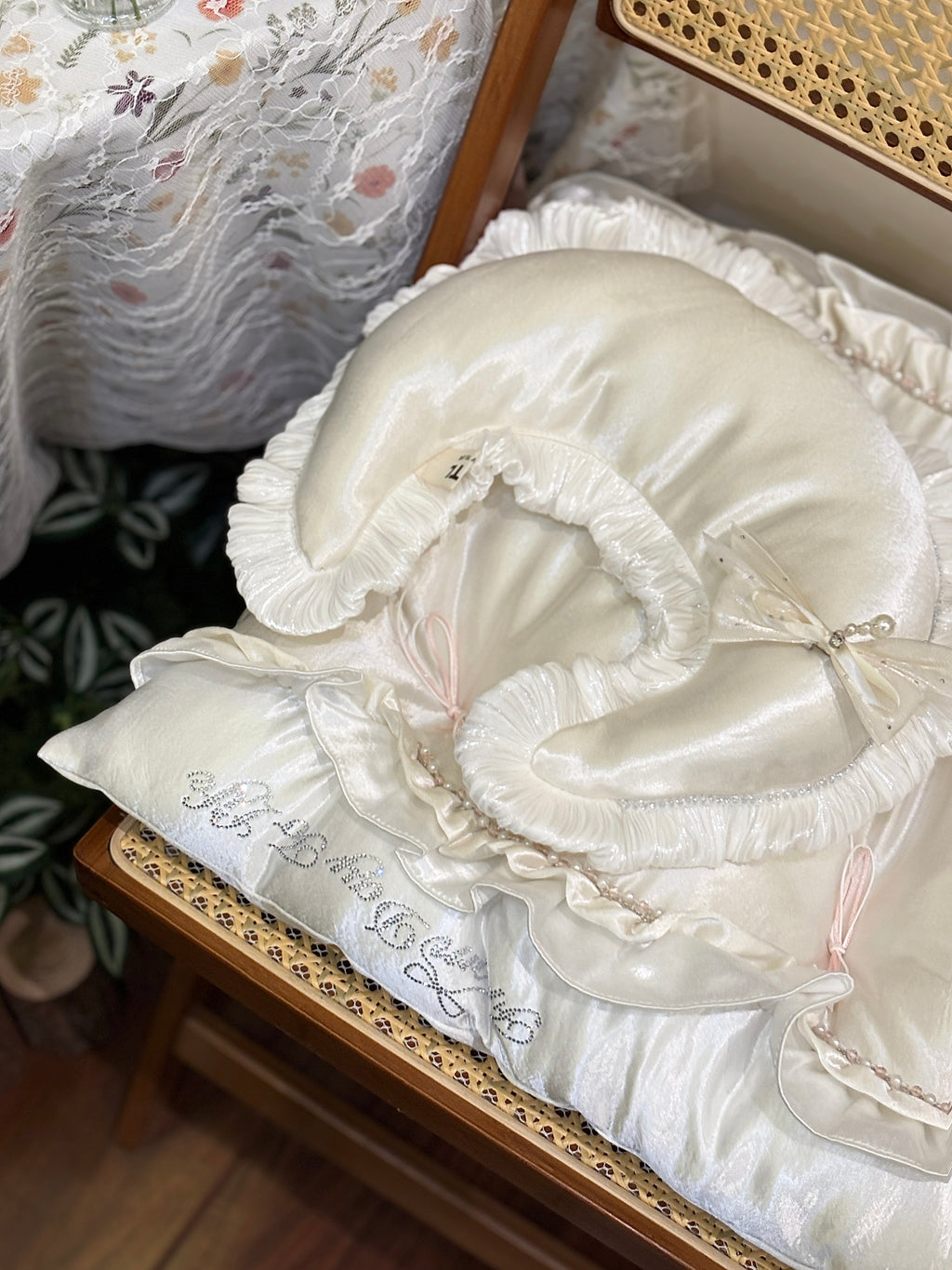 FDTL Handcrafted Luxury Silk Satin Pet Bed | All-Season Dog & Cat Nest with Pillow