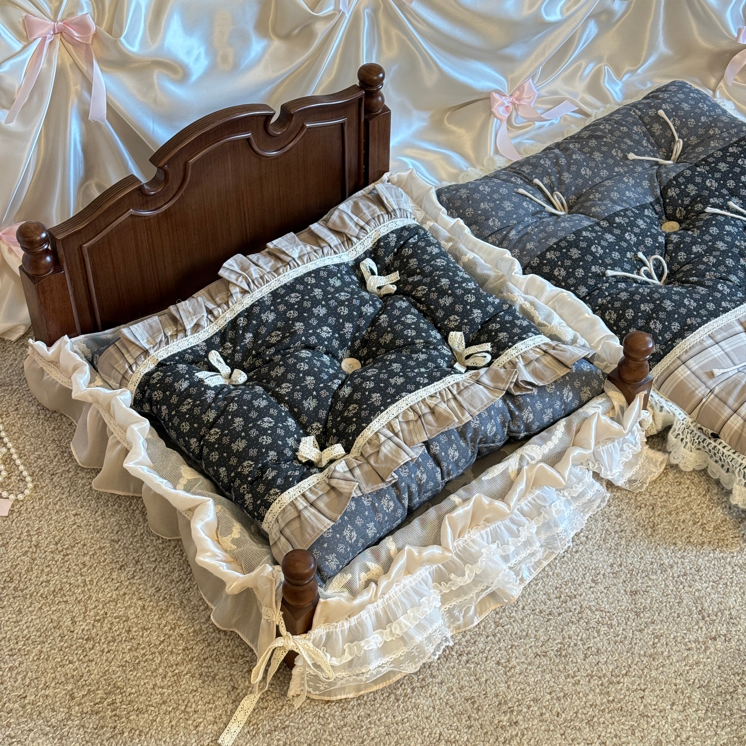 Handcrafted Wildflower Linen-Cotton Pet Bed | Cottagecore Dog & Cat Nest with Pillow