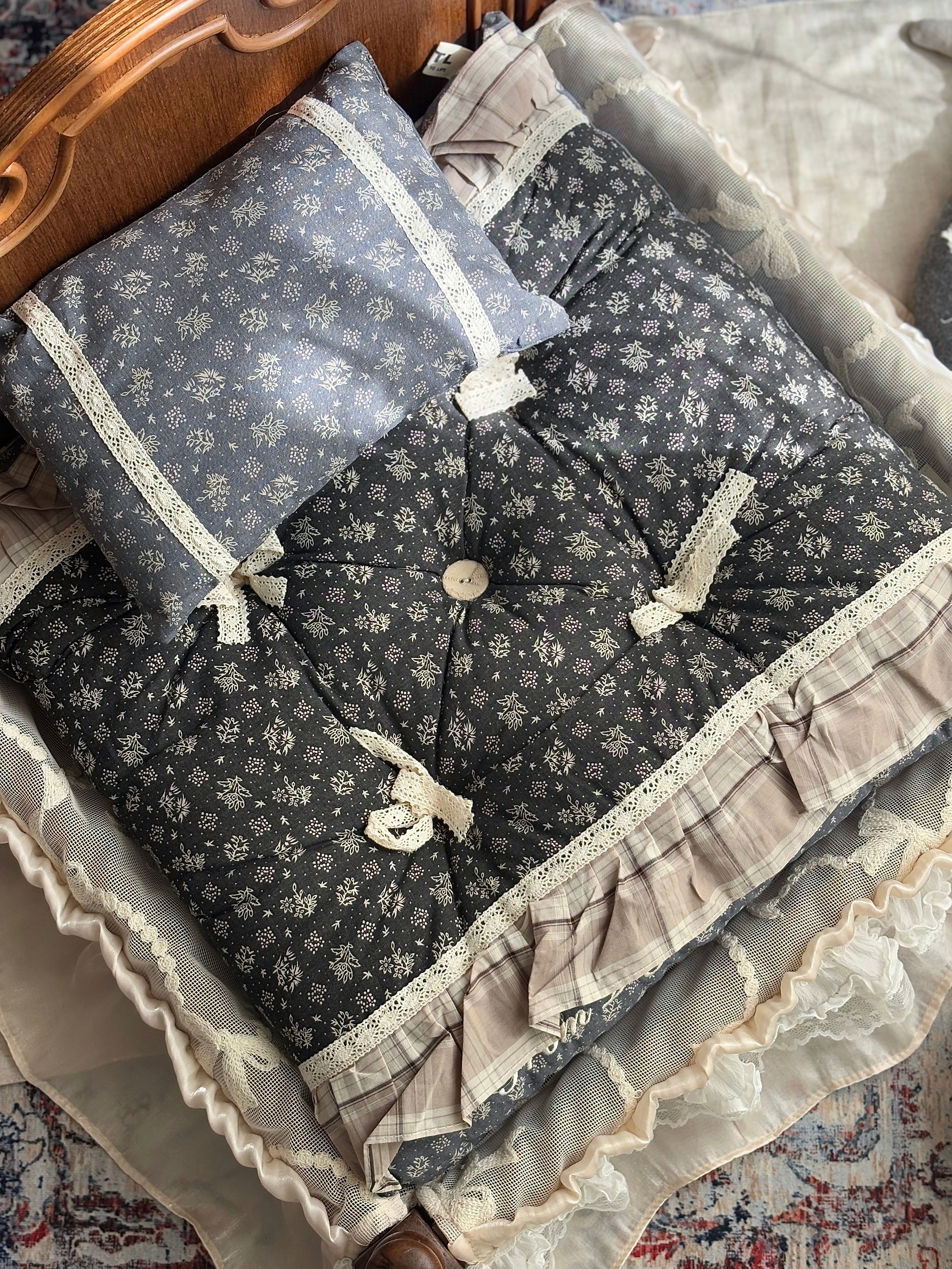 Handcrafted Wildflower Linen-Cotton Pet Bed | Cottagecore Dog & Cat Nest with Pillow